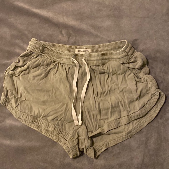 BILLABONG xs shorts - Picture 1 of 3